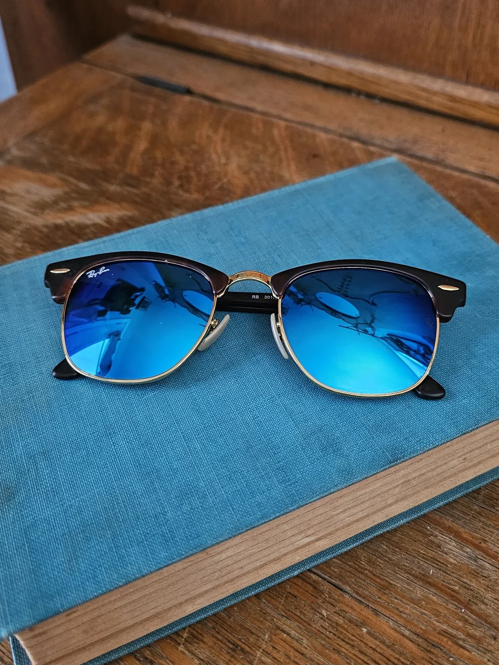 Ray-Ban Clubmaster RB3016 1145/17 Blue Mirror Havana Gold 51mm Sunglasses